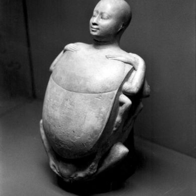 Egyptisk skulptur av en mänsklig scarabé. Kairos museum. Scarabén är en symbol för rikedom i den tidiga egyptiska kulturen.
